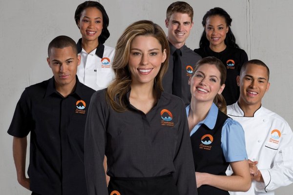 Más Allá del Logo: Claves para Diseñar Uniformes Corporativos que Refuerzan tu Marca